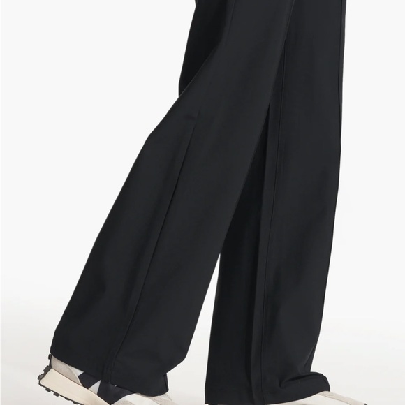 Vuori Women's Black Wide-Leg Trousers - Picture 7 of 16